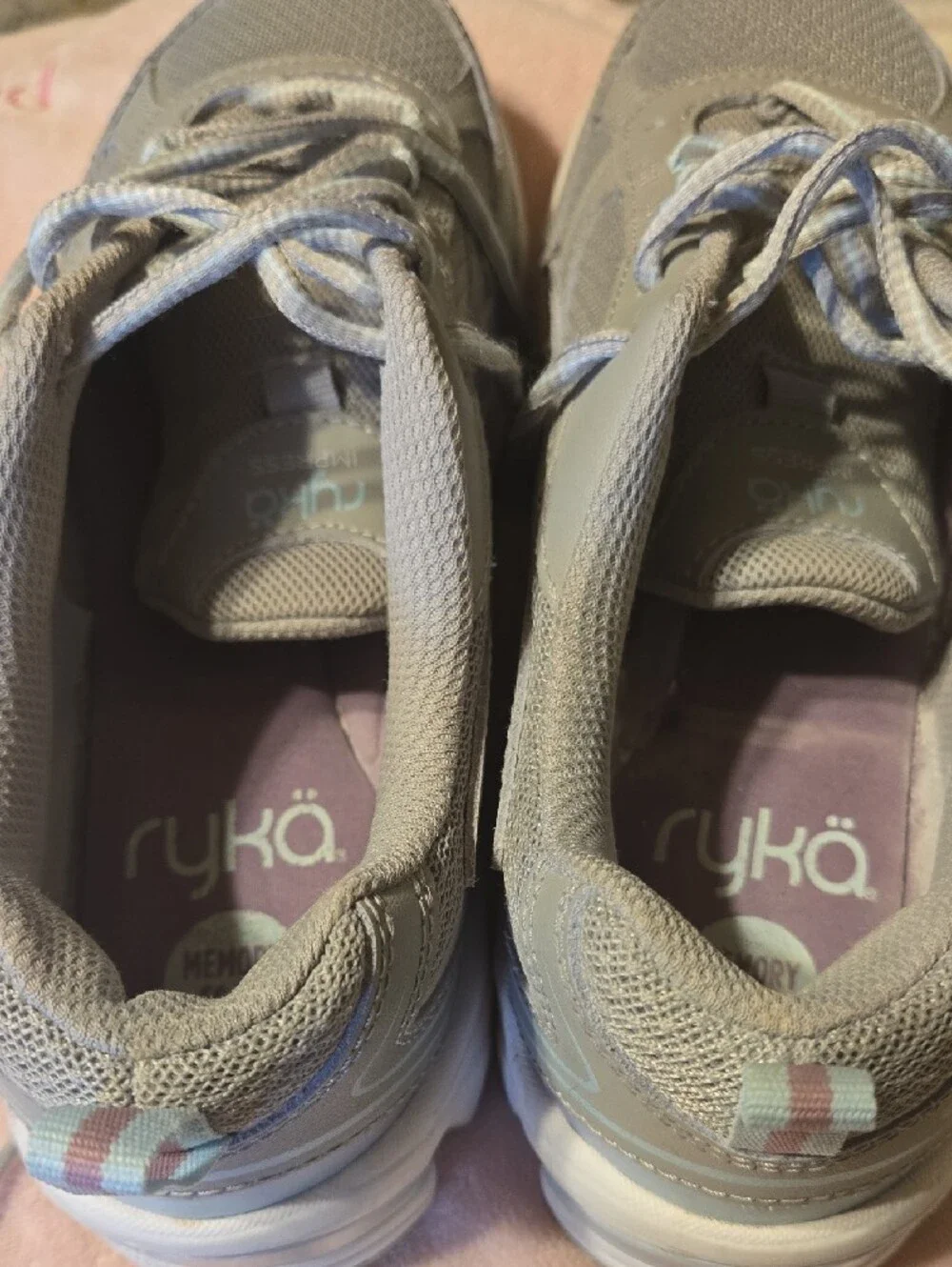 Ryka light gray